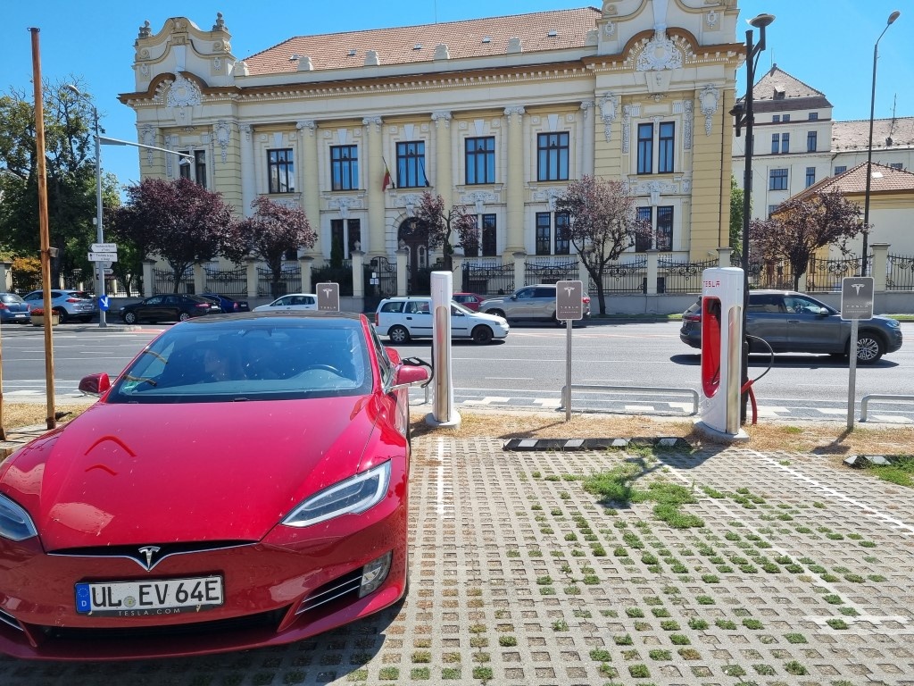 Tipps zum Tesla laden an der Steckdose - Teslawissen